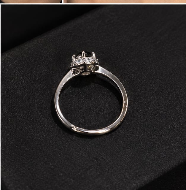 Adjustable Black Crystal Halo Ring – Elegant Silver-Tone Jewelry