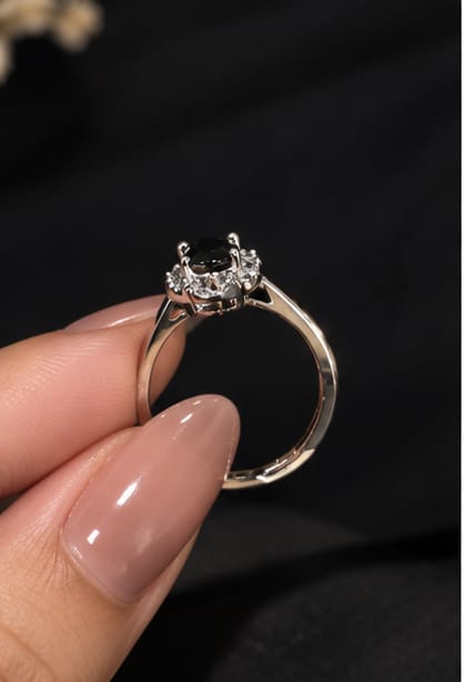 Adjustable Black Crystal Halo Ring – Elegant Silver-Tone Jewelry