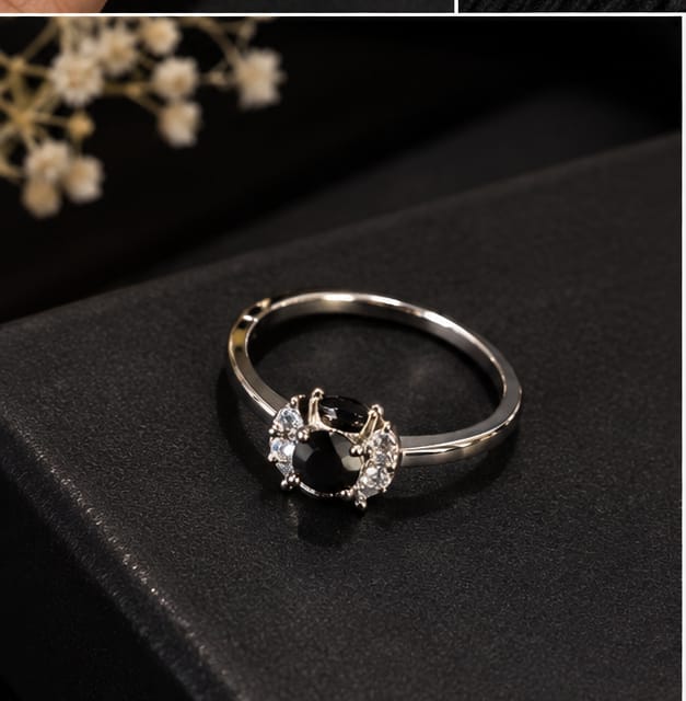 Adjustable Black Crystal Halo Ring – Elegant Silver-Tone Jewelry